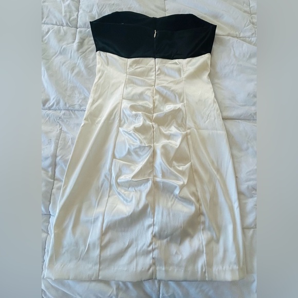 Black and Cream Strapless Dress with bow 
Holiday 80s glam girl vintage dress - Picture 5 of 10